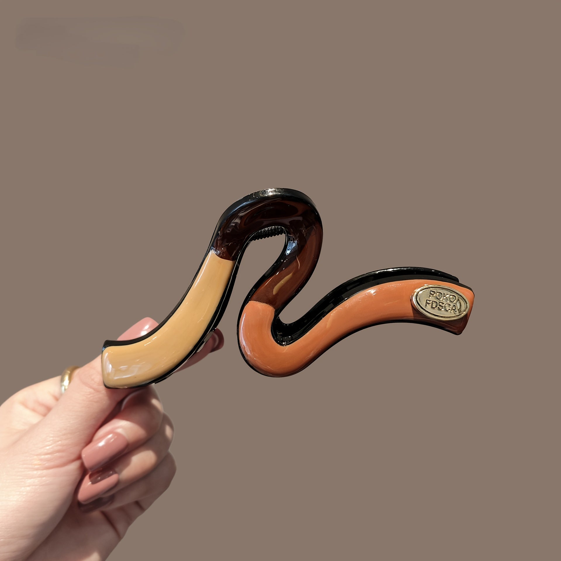 Elegant Two-Tone Shark Clip for Thick Hair - Caramel & Brown Hair Claw with Secure Hold